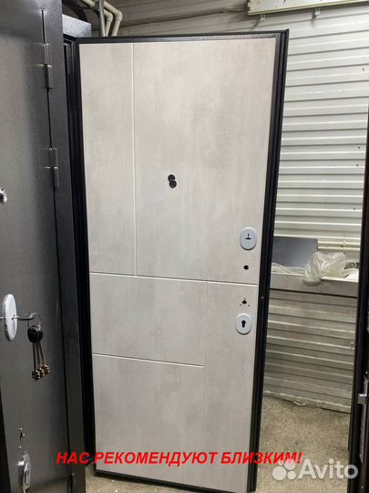 Тяжелая дверь входная в квартиру