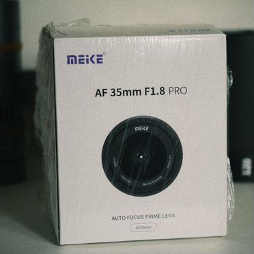 Meike Объектив AF 35mm F1.8 Pro Для L-Mount