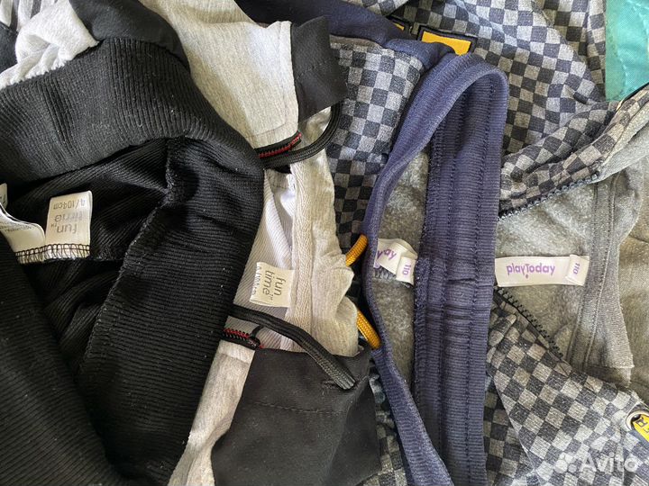 4 костюма на мальчика 110 размер