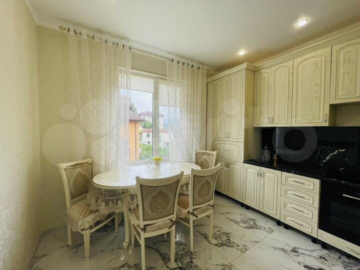 2-к. квартира, 46 м², 1/3 эт.