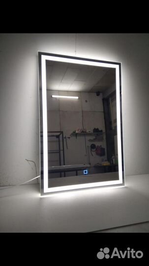 Зеркало с подсветкой для ванной
