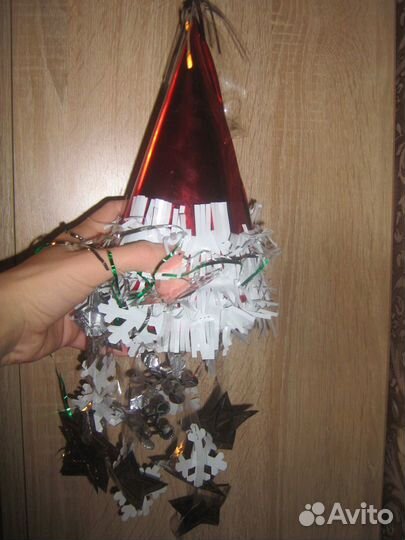 Гирлянда из глянцевых колпаков (Красный куб)