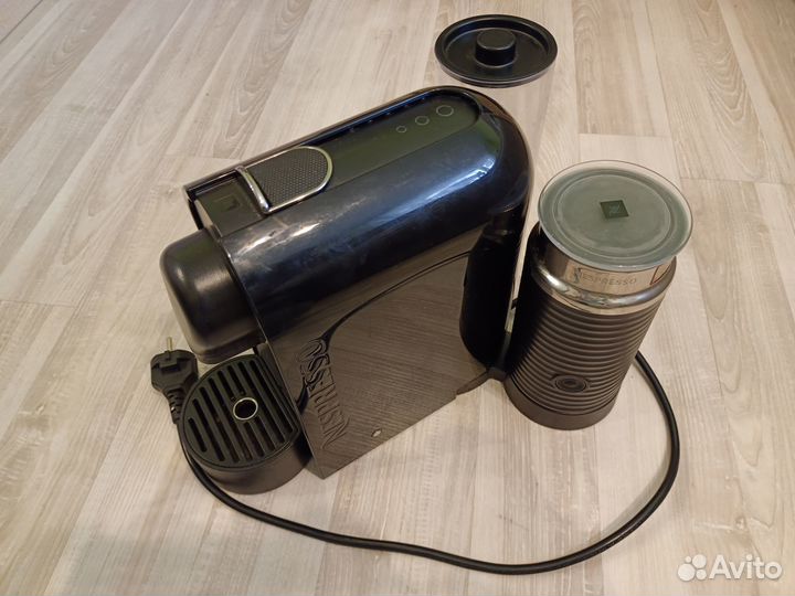 Капсульная кофемашина Nespresso с капучинатором