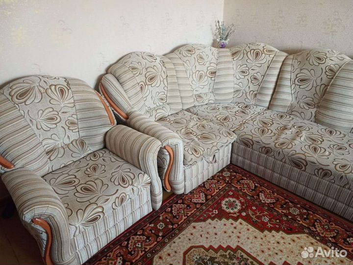 Угловой диван,кресло