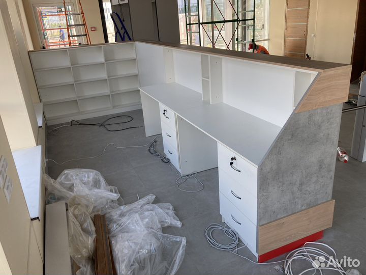 Ресепшн стол администратора(охранника)