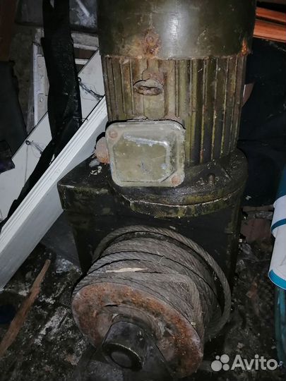 Электродвигатель с редуктором