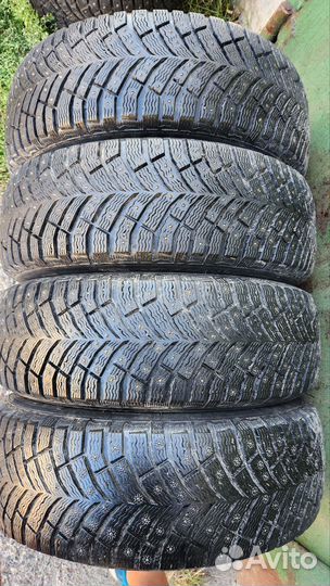 Michelin X-Ice North 4 215/60 R17