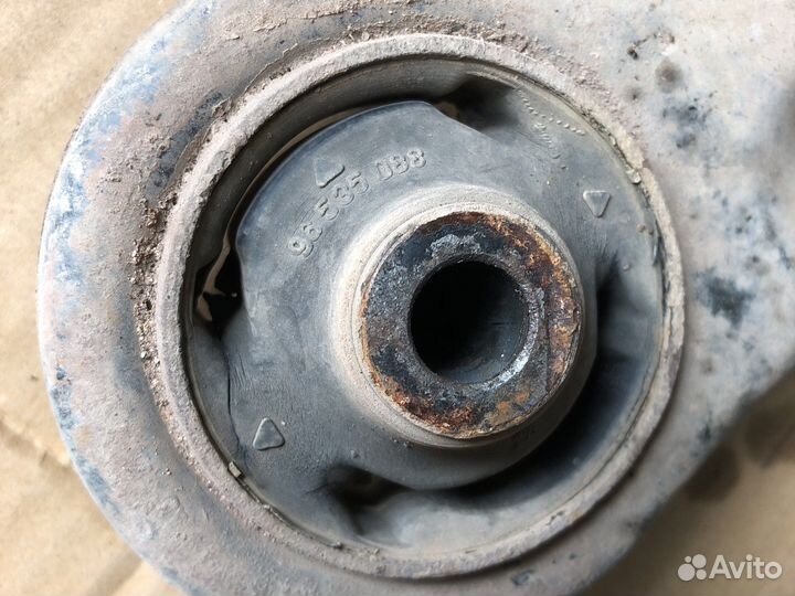 Передний правый рычаг подвески Chevrolet Aveo T250