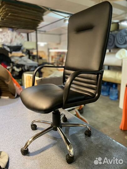 Офисное кресло
