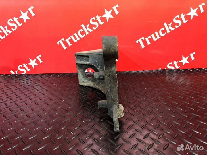 Кронштейн бампера левый