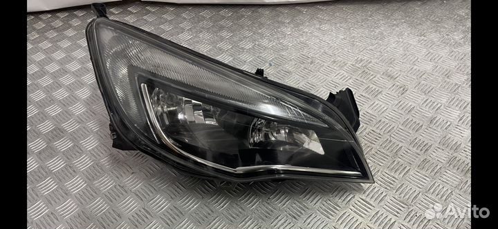 Фара правая Opel Astra J