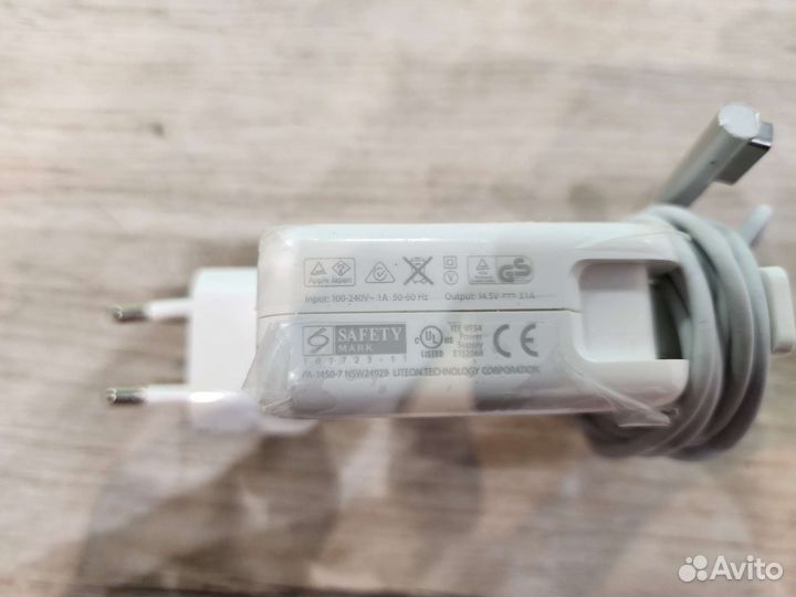 Новый Apple 45W MagSafe оригинал с обмена