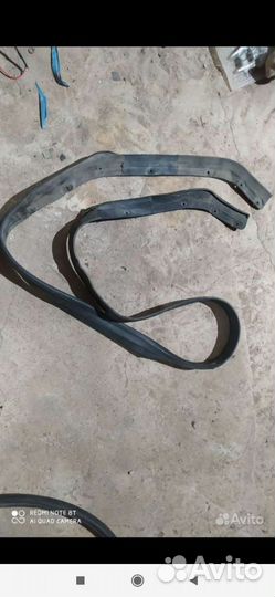 Уплотнитель капота