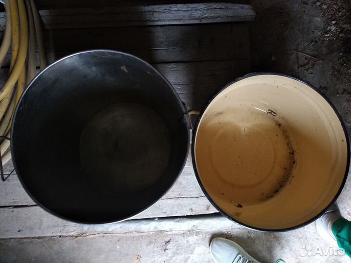 Кастрюля и емкость большие