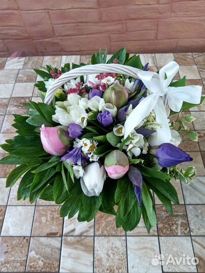 Цветочная композиция в корзинке