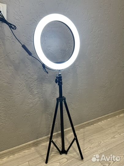 Кольцевая лампа со штативом