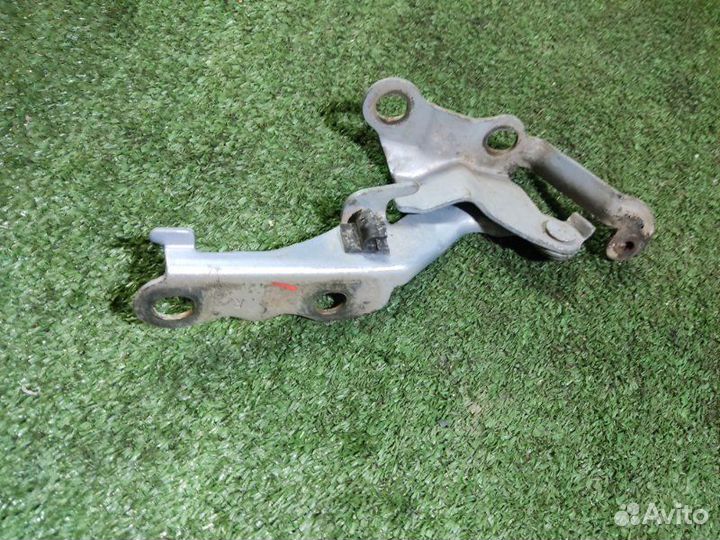 Петля капота правая Toyota Corolla E120