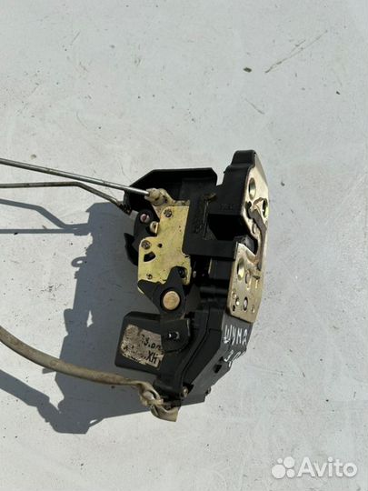 Замок двери задний правый Kia Shuma 2