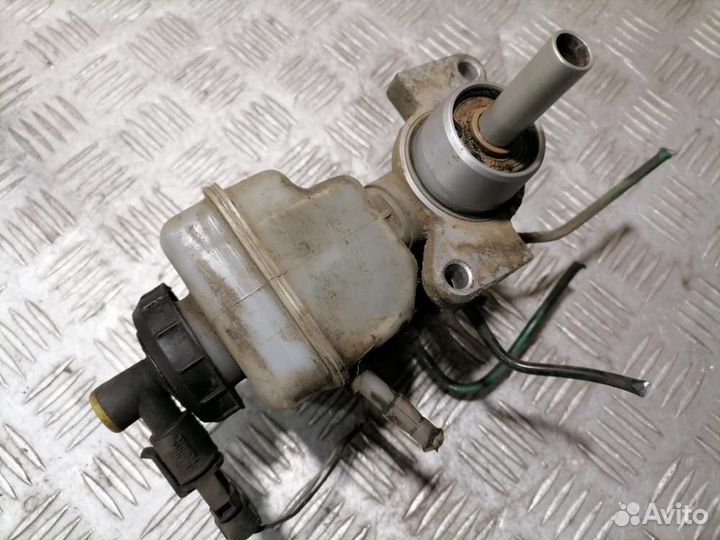 Цилиндр тормозов главный Renault Logan 2005 2014