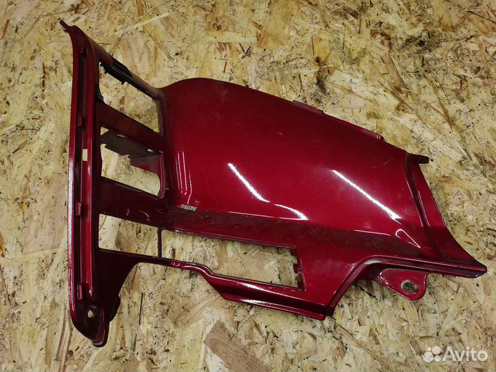 Правая боковина у ног водителя Honda Gold Wing 150