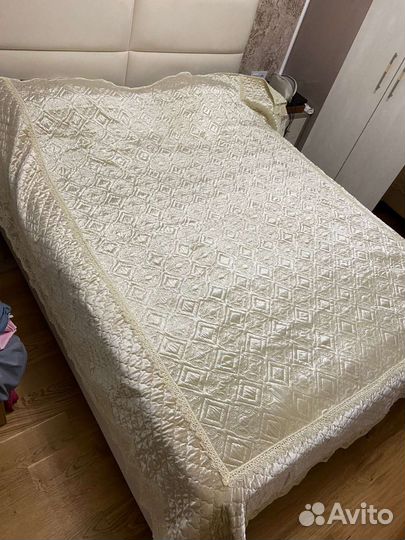 Покрывало на кровать новое