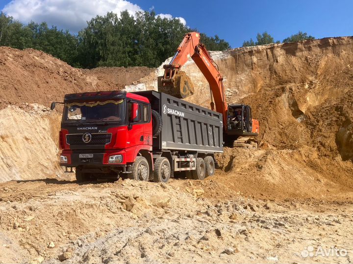 Водитель самосвала