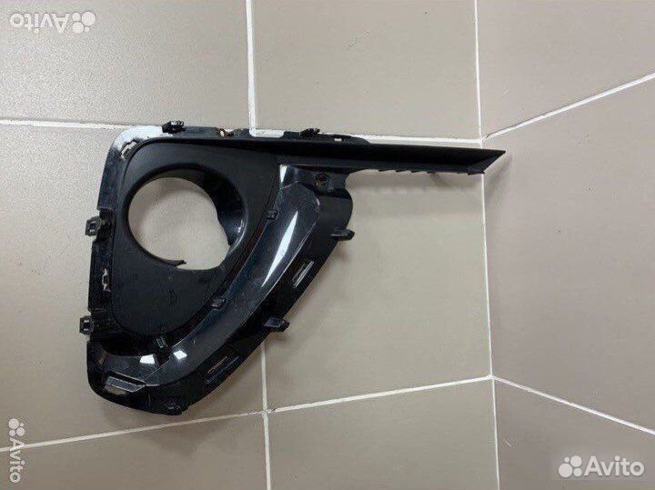 Рамка противотуманной фары Toyota Fortuner