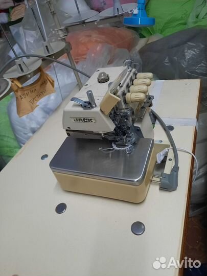 Швейная машинка оверлок пятиниточный б\у