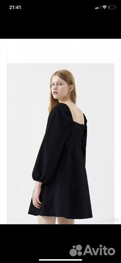 Платье с пышными рукавами