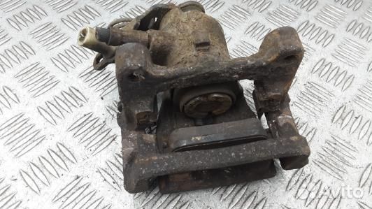 Суппорт тормозной задний правый ford kuga 1 (BUK09