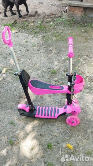 Детская кровать и детский самокат