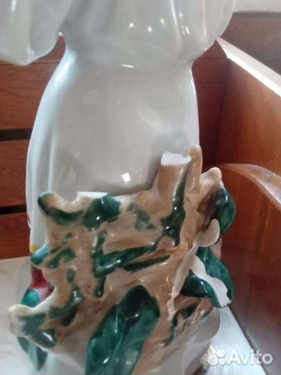 Статуэтка фарфор