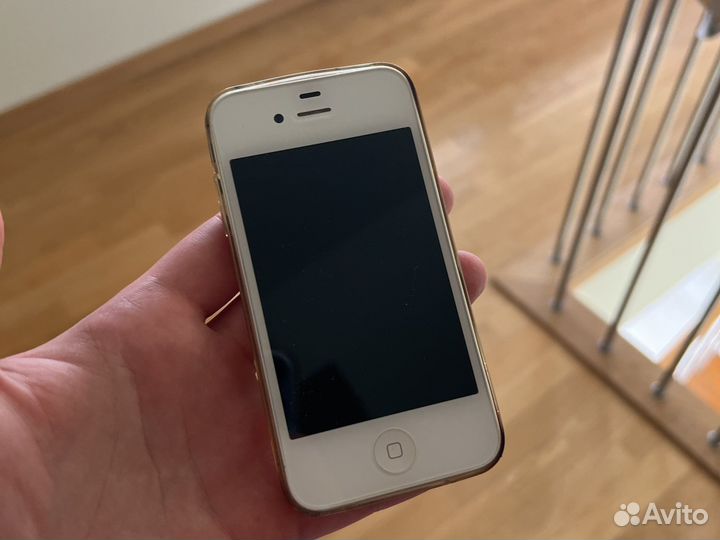 Телефон iPhone 4s