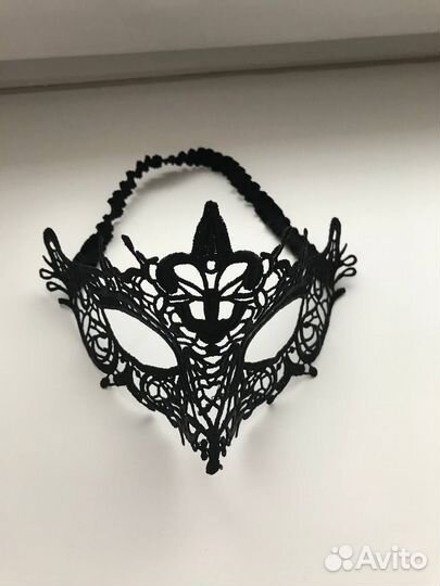 Маска ажурная черная