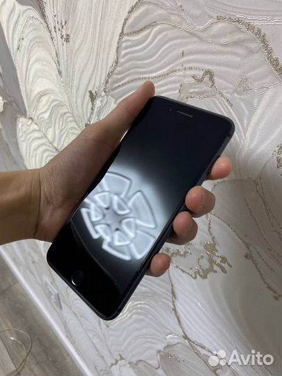 iPhone 8 Plus, 64 ГБ