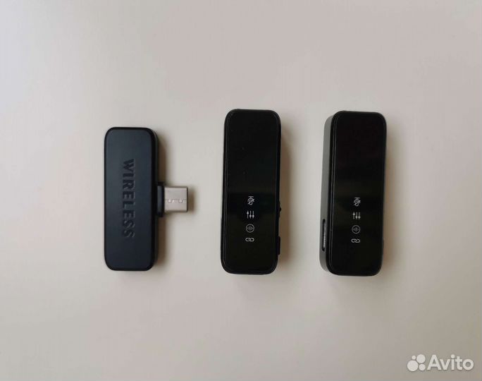 Двойной микрофон с петличками и чехлом с зарядкой