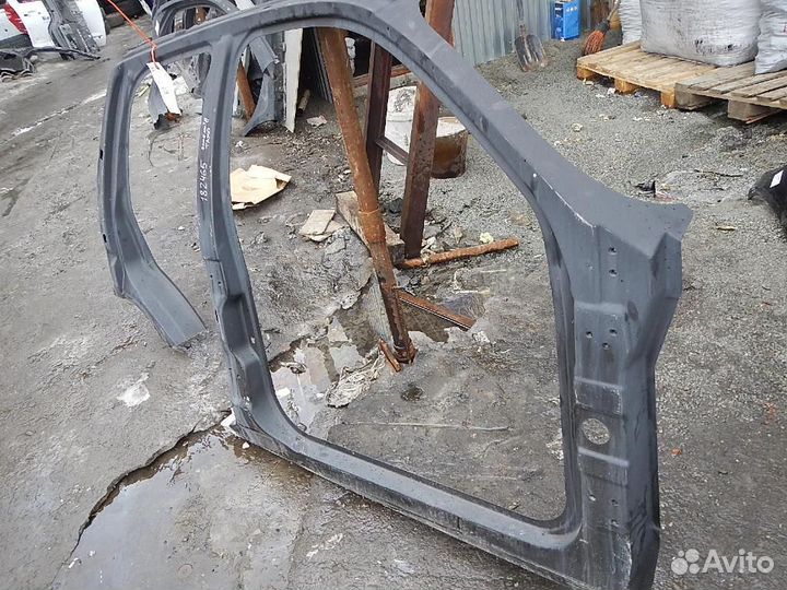 Панель боковая кузова/стойка правая Cadillac Escalade