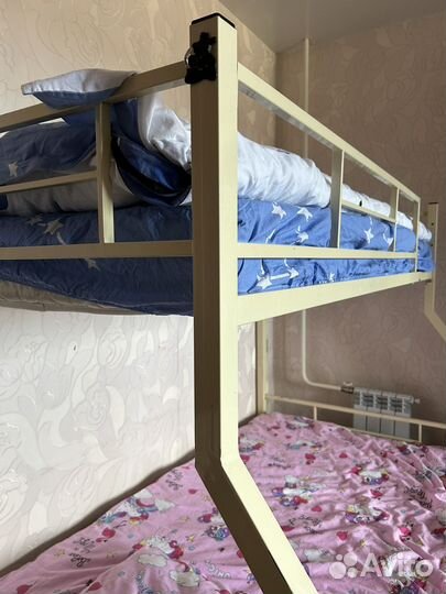 Двухярусная кровать