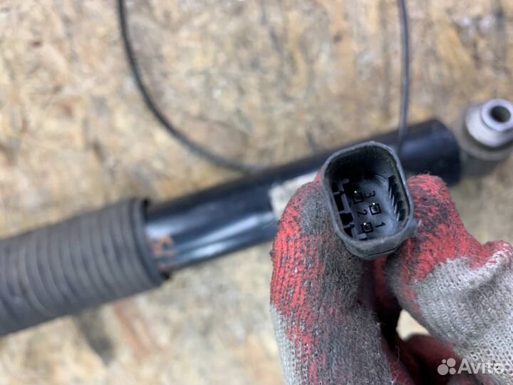 Амортизатор Л Зд BMW F15 F16 с дефектом