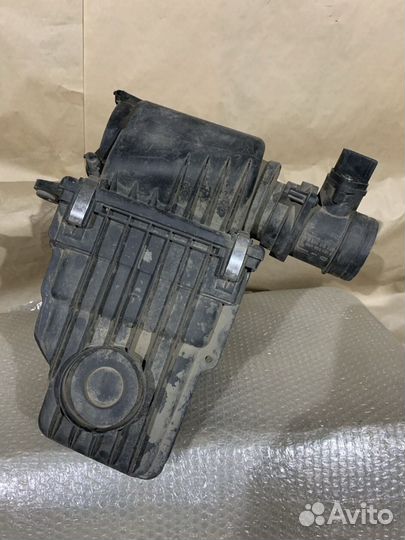 Корпус воздушного фильтра Volkswagen Touareg