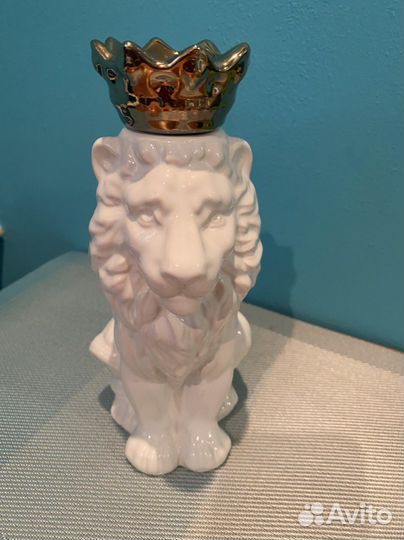 Белый подсвечник/копилка Лев