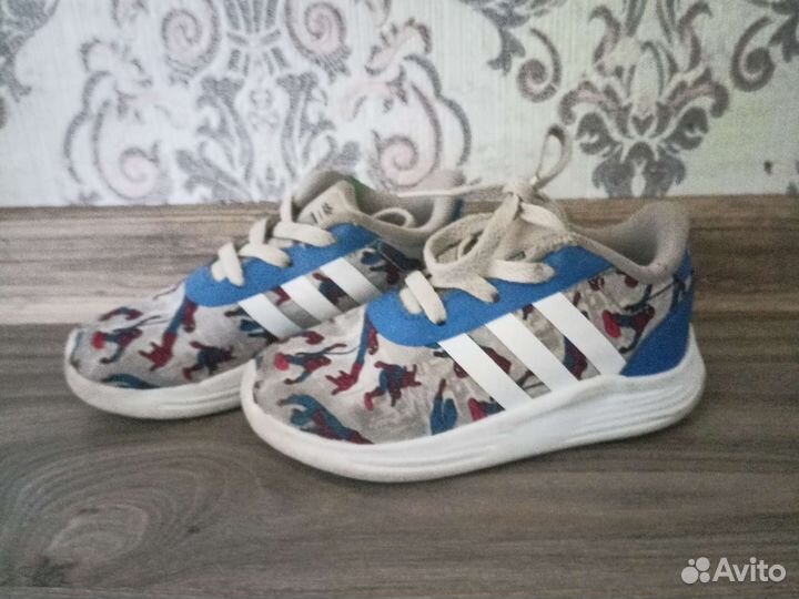 Кроссовки adidas marvel