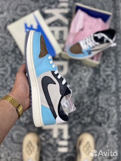 Air Jordan 1 retro low x travis scott