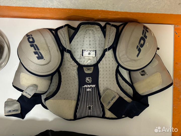 Хоккейная экипировка (форма)