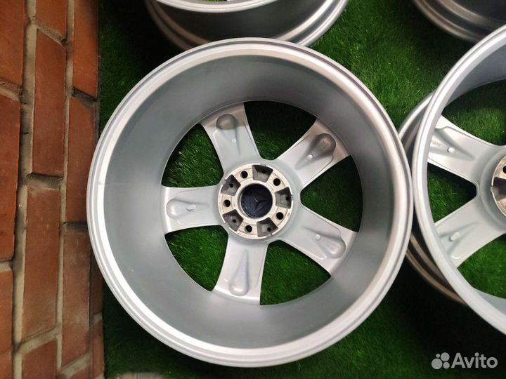 Mercedes R18 оригинал