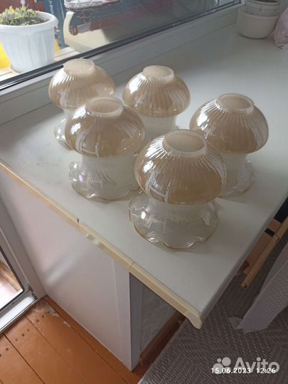 Люстра с плафонами