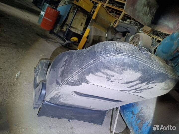 Эмгранд переднее левое сидение, потертое