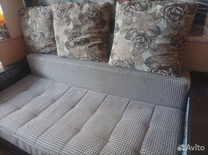 Диван в хорошем состоянии