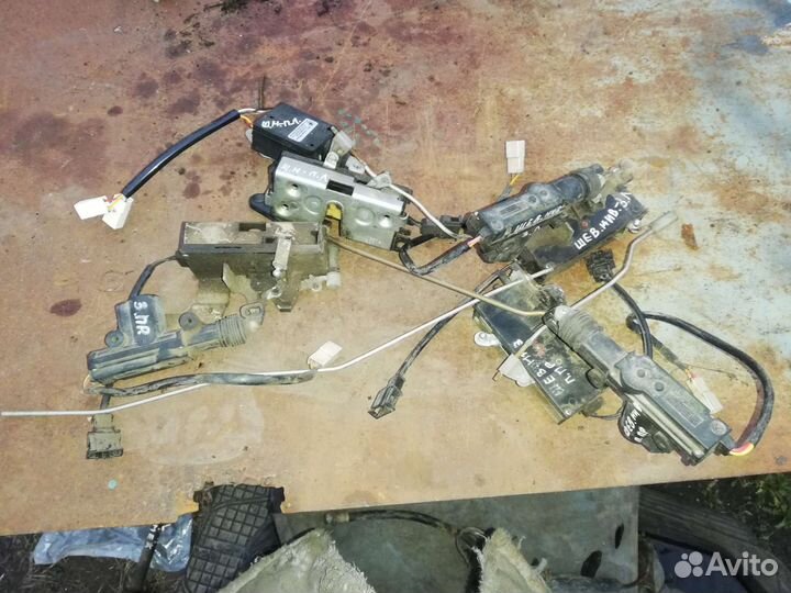 Замок двери Нива Шевроле