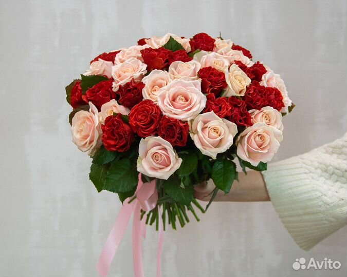 Букет из 51 красной и розовой розы 40 см (Россия)